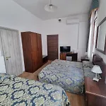 Casa Peron Hotel *
