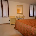 Casa Peron Hotel *