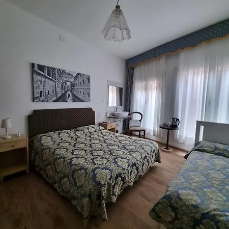 Casa Peron Hotel *
