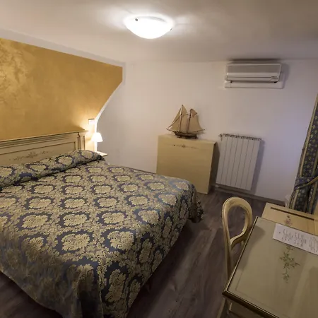 Casa Peron Hotel *