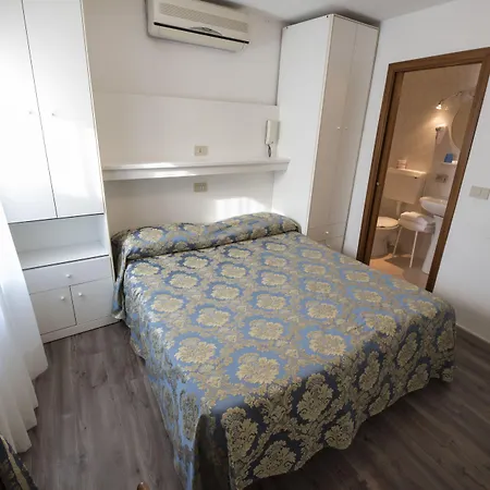 Casa Peron Hotel *