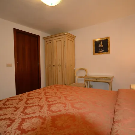 Casa Peron Hotel *