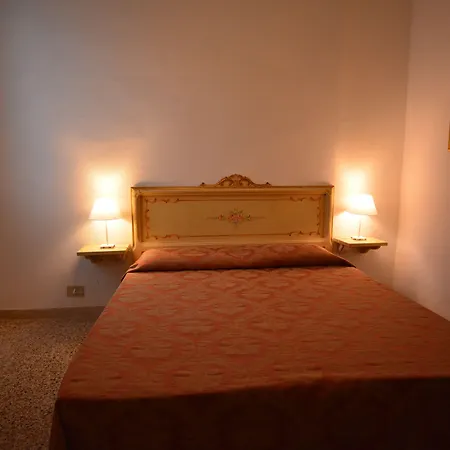 Casa Peron Hotel *
