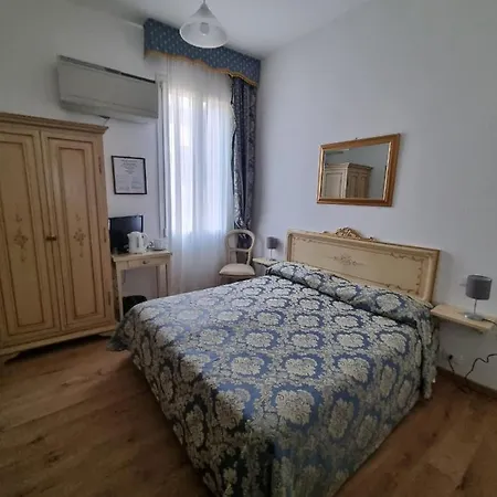 Casa Peron Hotel *