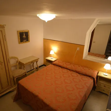 Casa Peron Hotel *