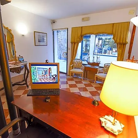 Casa Peron Hotel *