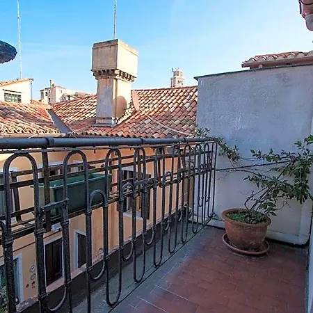 Casa Peron Hotel *