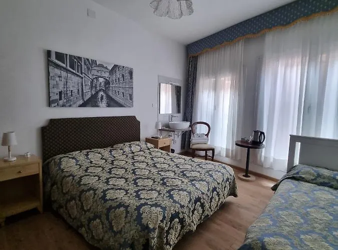 阿尔伯格卡萨庇隆酒店 酒店 *