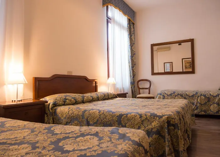 阿尔伯格卡萨庇隆酒店