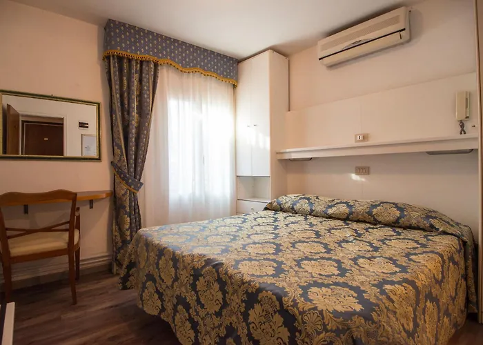 阿尔伯格卡萨庇隆酒店