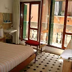 Отель Casa Peron *