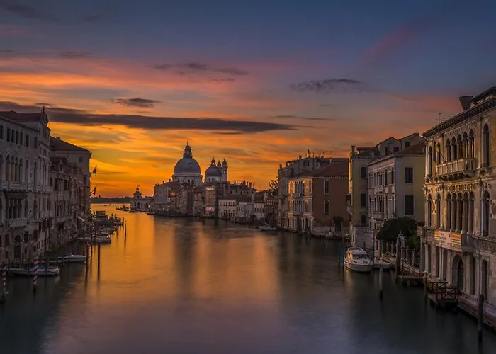 ألبيرغو كازا بيرون *