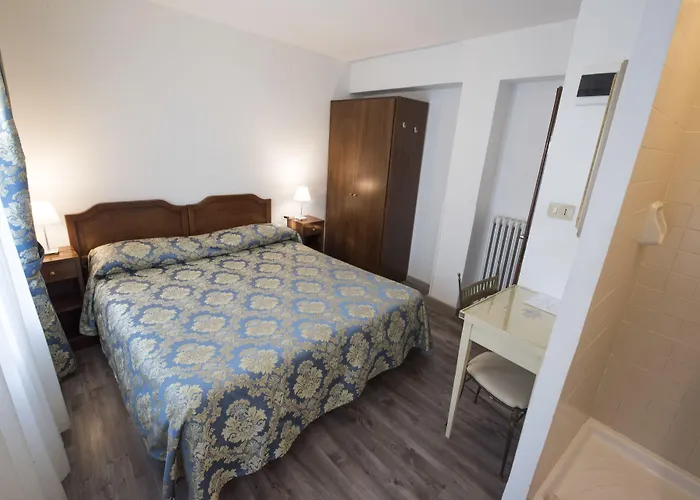 ألبيرغو كازا بيرون *