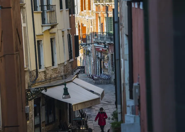 ألبيرغو كازا بيرون